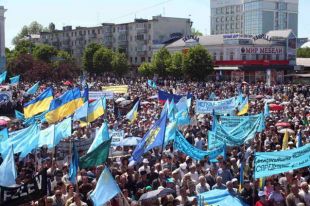 Manifestación o pasado mes de maio, no 65º aniversario da deportación / Foto: iccrimea.org