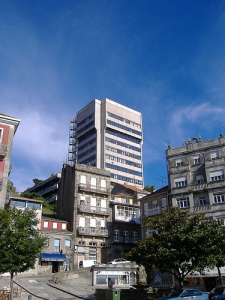 A torre, sede do Concello de Vigo, que Porro abandonou para levar a alcalía ao Areal / Flickr: Tomas R Vigo